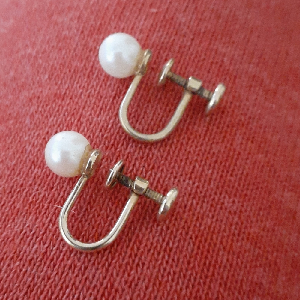 Vintage Gold Pearl Earrings.